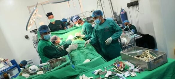 مستشفى الريادة ينقذ حياة مريضة من موت محقق