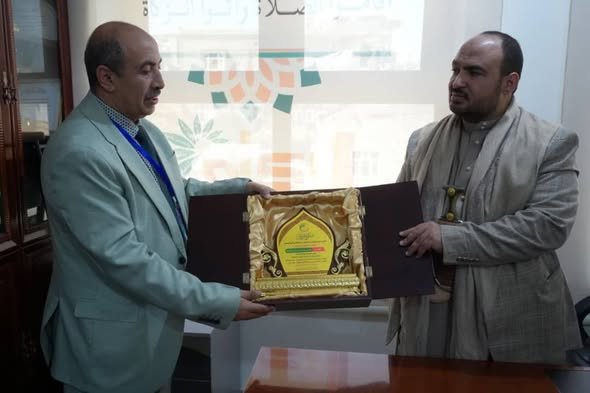 الدكتور نبيل ضبعان يكرم رئيس هيئة الزكاة