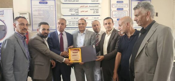 وزارة الصحة تكرم المستشفى اليمني الفرنسي بدرع التميز والإنسانية.. الف مبروك